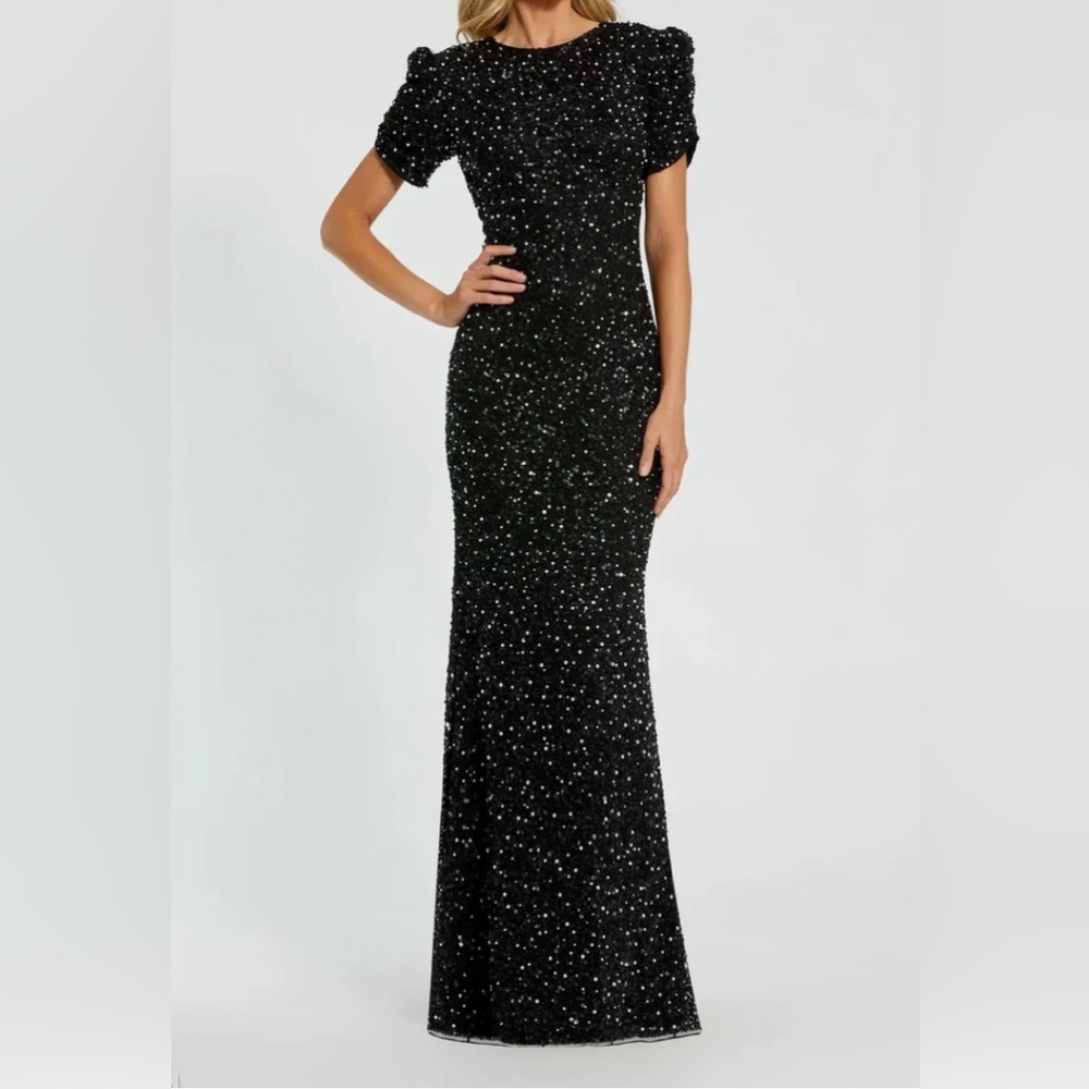 Mac Duggal Black Gathered Short Sleeve Embellished Gown Size 8
